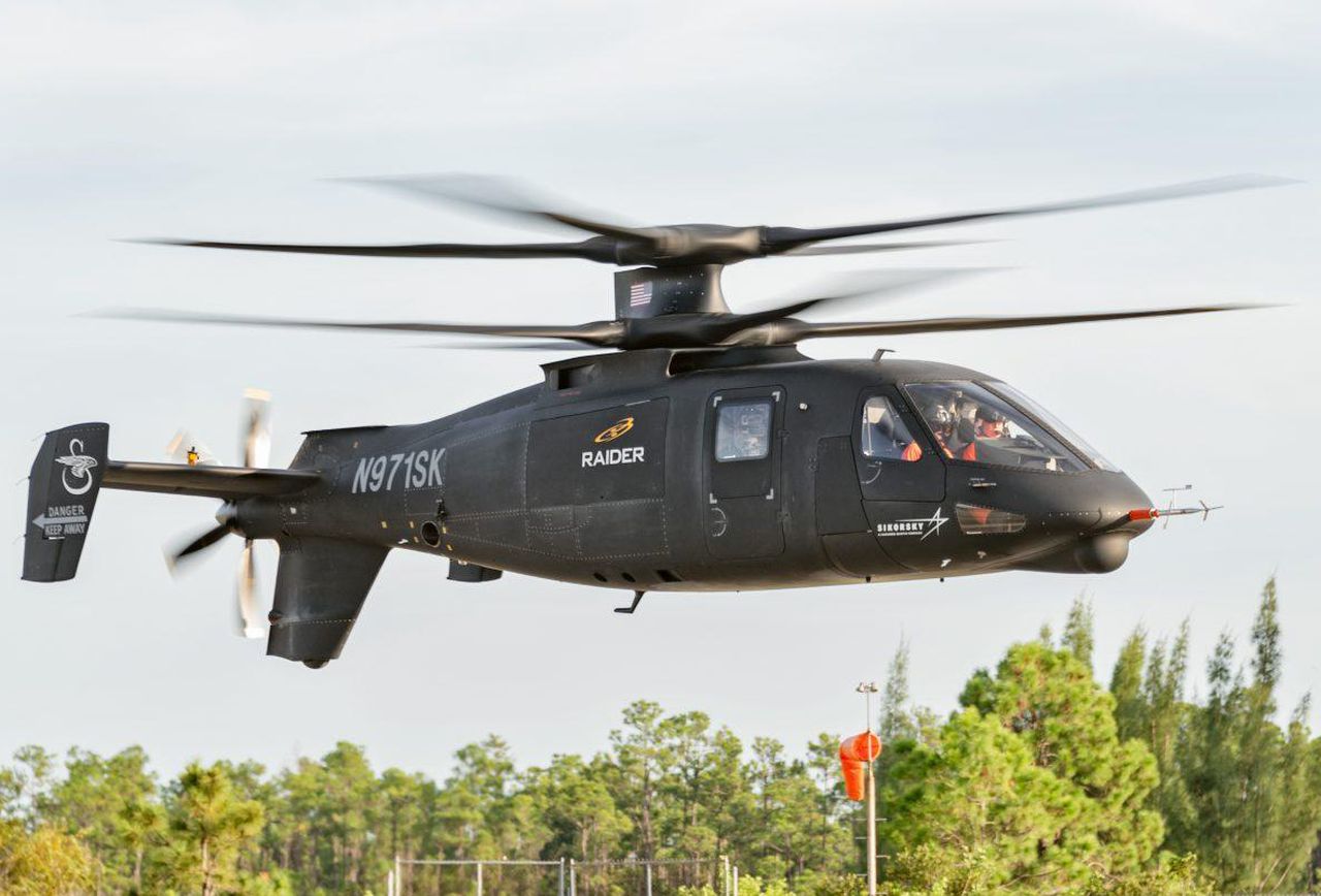 运兵神器来了!国产首型双旋翼直升机问世，比美国黑鹰先进一代!