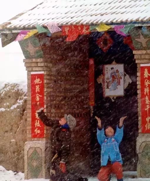 看完这组30年前的新年照，才明白为什么如今的孩子不愿意过春节