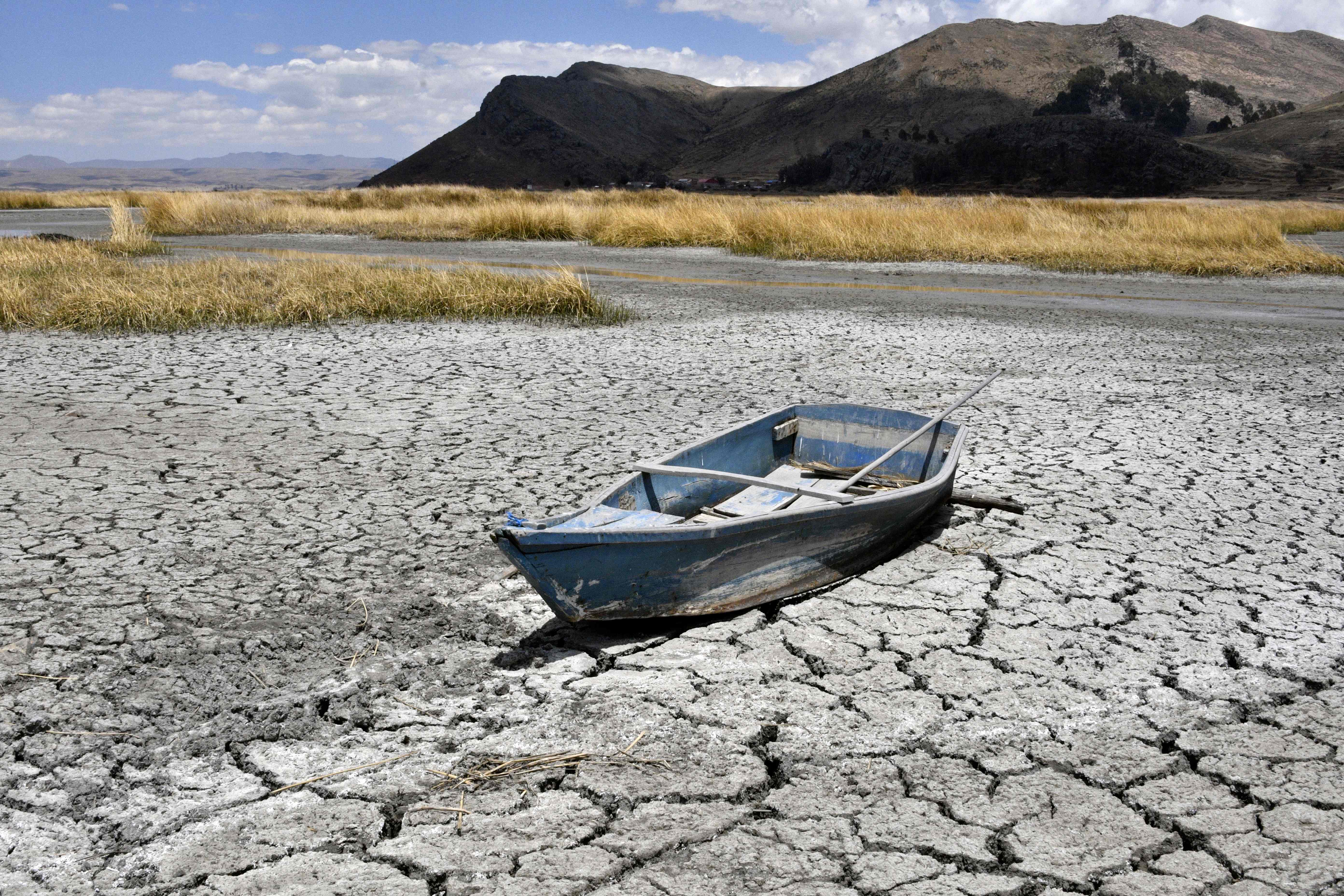 (外代一线)玻利维亚:的的喀喀湖持续干旱